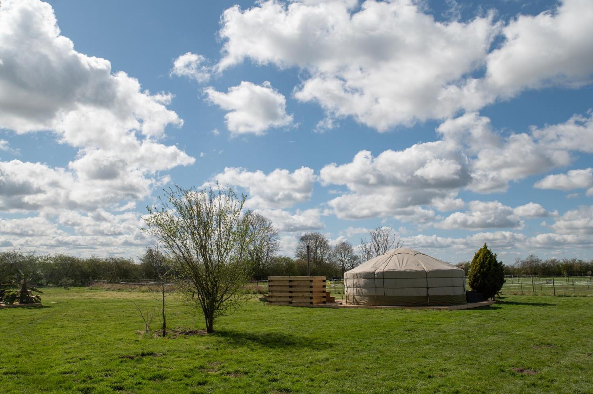 Lincoln Yurts Hotel Bagian luar foto