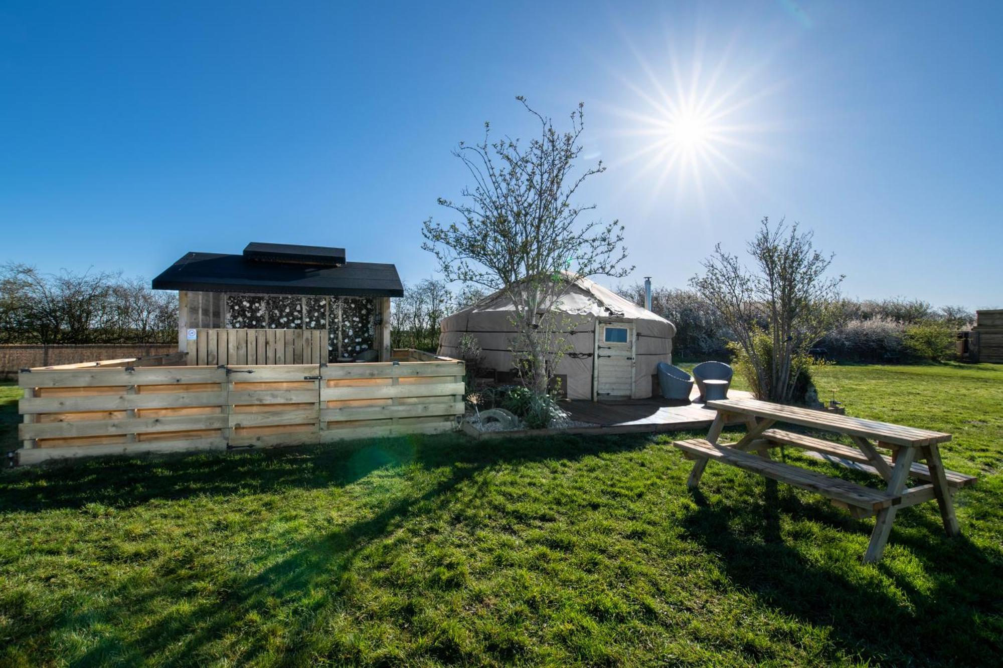 Lincoln Yurts Hotel Bagian luar foto