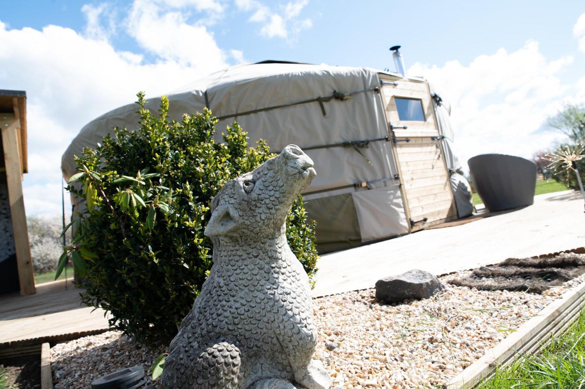Lincoln Yurts Hotel Bagian luar foto