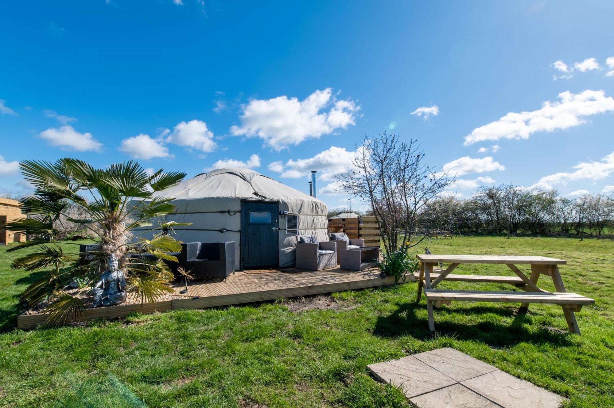 Lincoln Yurts Hotel Bagian luar foto