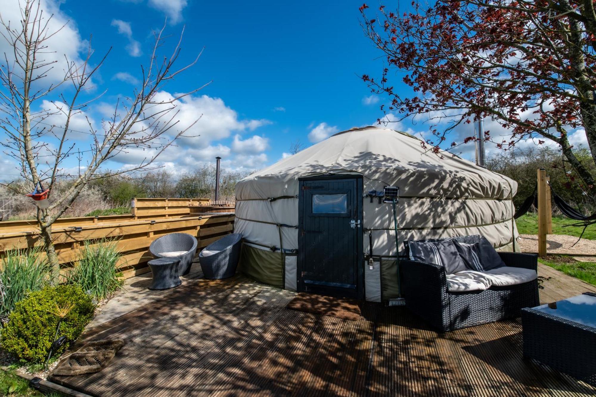Lincoln Yurts Hotel Bagian luar foto