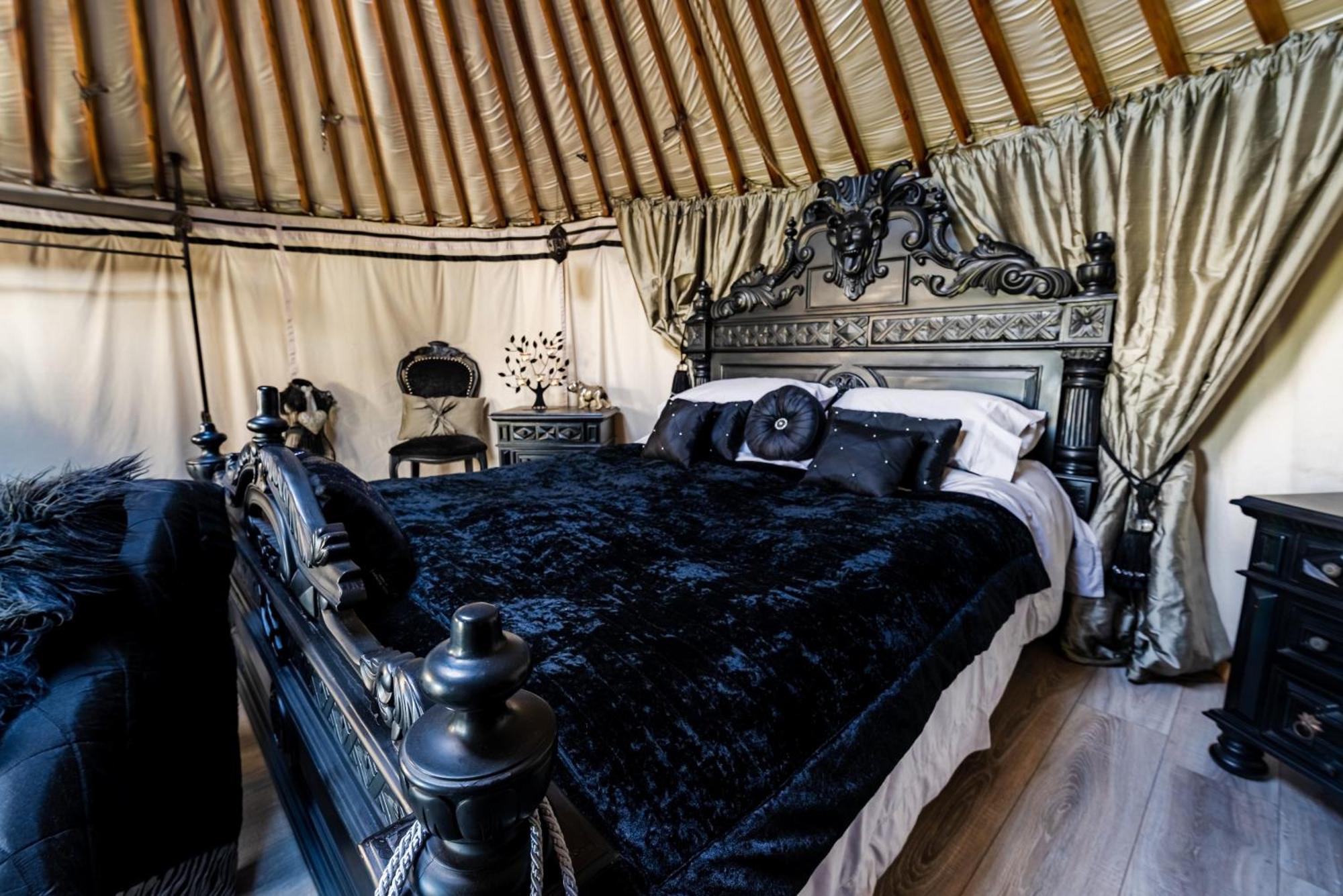 Lincoln Yurts Hotel Bagian luar foto